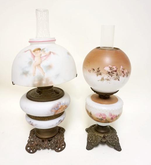 PAIR OF VICTORIAN PARLOR LAMPS (1 of 2)
