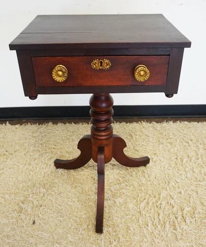 ANTIQUE FEDERAL 1 DRAWER STAND (1 of 3)