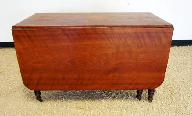 ANTIQUE FEDERAL CHERRY DROPLEAF TABLE (1 of 4)
