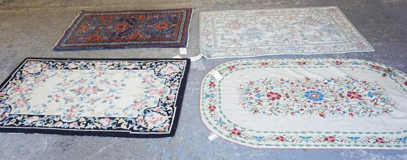 4 THROW RUGS (1 of 5)