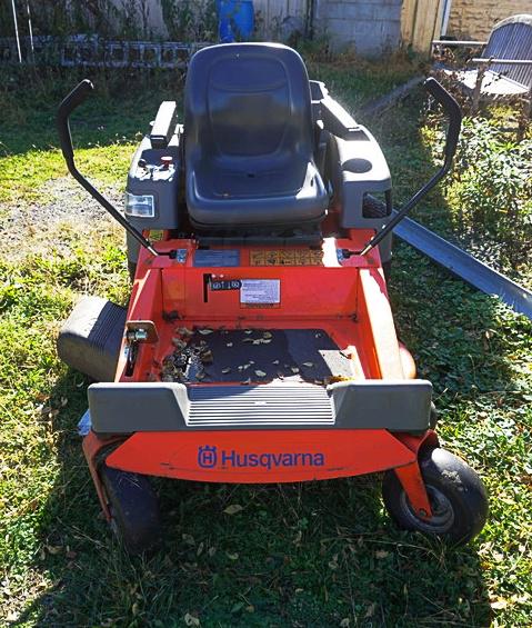 HUSQUARNA Z 4220 ZERO TURN MOWER (1 of 3)