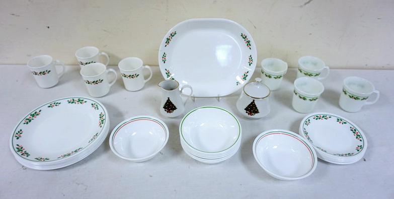GROUP OF ASSORTED CHINA: GROUP OF ASSORTED CHINA INCLUDING PYREX HOLLY
