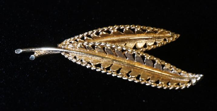 14K YELLOW GOLD LEAVES BROOCH PIN (1 of 3)