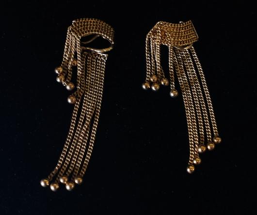 PAIR OF 14K CURB LINK DANGLE EARRINGS (1 of 2)