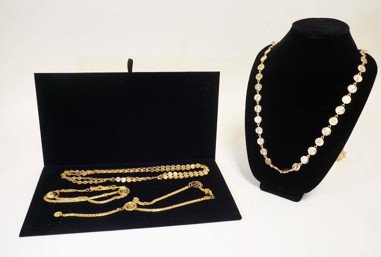 GOLD TONE COSTUME JEWELRY LOT: GOLD TONE COSTUME JEWELRY LOT INCLUDES ONE PAIR OF BOOT CHAINS W/ IMITATION COINS & TWO IMITATION COIN NECKLACES. LARGEST NECKLACE IS APP. 53 IN LONG