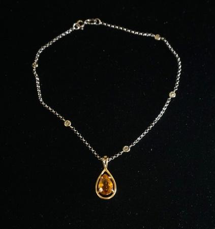 14K WHITE GOLD BRACELET W/ CITRINE: 14K WHITE GOLD BRACELET W/ GENUINE PEAR SHAPED CITRINE & 5 ROUND DIAMONDS WEIGHING APP. 0.15 CARATS.