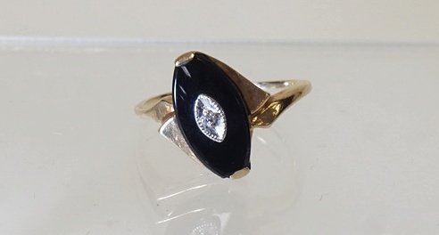 10K GOLD RING W/ BLACK ONYX & WHITE GOLD TRIM (1 of 4)