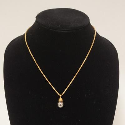 14K GOLD CHAIN W/ TAHITIAN PEARL PENDANT: 14K YELLOW GOLD CHAIN MARKED 14K FCI W/ A CULTURED TAHITIAN PEARL PENDANT. CHAIN ALONE WEIGHS 4.0 DWT CHAIN W/ PENDANT WEIGHS 7.35 DWT. CHAIN IS APPROXIMATELY 18 IN