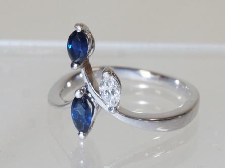 18K WHITE GOLD RING W/ DIAMOND & SAPHIRES (1 of 3)