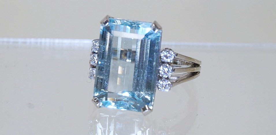 14K WHITE GOLD & DIAMOND RING W/ AQUAMARINE (1 of 4)