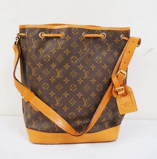 LOUIS VUITTON BUCKET BAG (1 of 7)