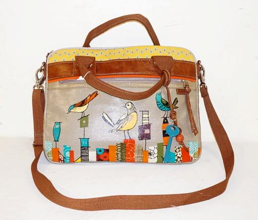 FOSSIL LAPTOP BAG: FOSSIL LAPTOP BAG. APPROXIMATELY 16 IN L X 11 1/2 IN H X 1 1/2 IN