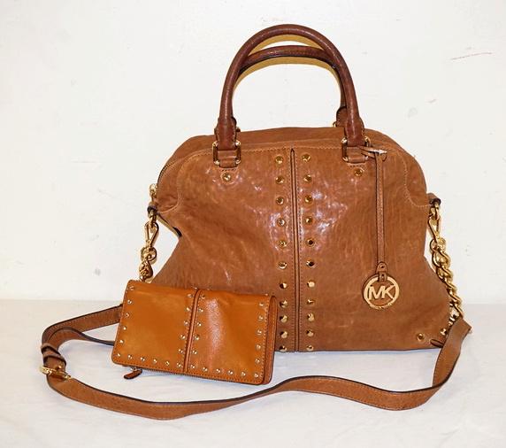 MICHAEL KORS TAN LEATHER STUDDED TOTE AND WALLET: MICHAEL KORS TAN LEATHER STUDDED TOTE WITH MATCHING WALLET. APPROXIMATELY 14 IN L X 10 IN H X 5 IN