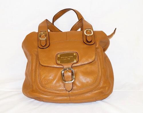 MICHAEL KORS TAN LEATHER TOTE: MICHAEL KORS TAN PEBBLED LEATHER LARGE TOTE, APPROXIMATELY 17 IN L X 12 IN H X 5 IN
