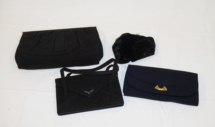 4 VINTAGE EVENING BAGS (1 of 3)