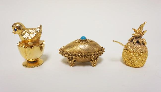 3 MINIATURE GILT METAL PILL SACCHARINE BOXES (1 of 3)