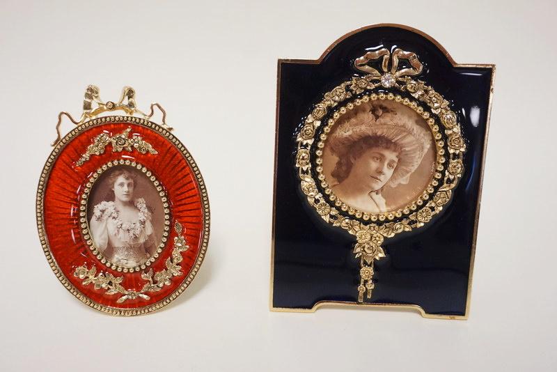2 TERRAGRAFICS ENAMELED FRAMES: 2 TERRAGRAFICS ENAMELED AND GILT FINISHED PICTURE FRAMES, LARGEST APPROXIMATELY 6 1/4 IN H