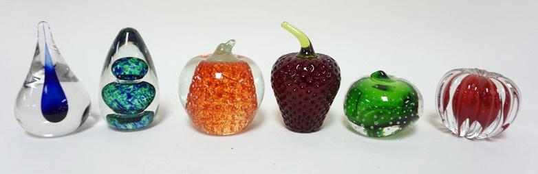 LOT OF 8 PAPERWEIGHTS (1 of 2)