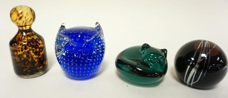 LOT OF 4 BLOWN ART GLASS PAPERWEIGHTS (1 of 2)