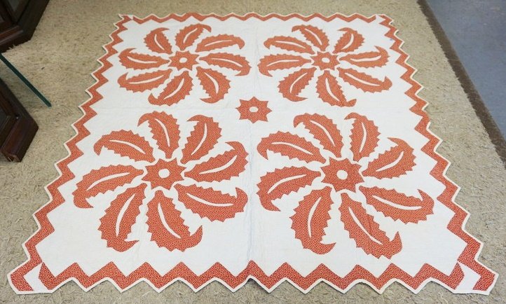 ANTIQUE HAND SEWN QUILT (1 of 3)