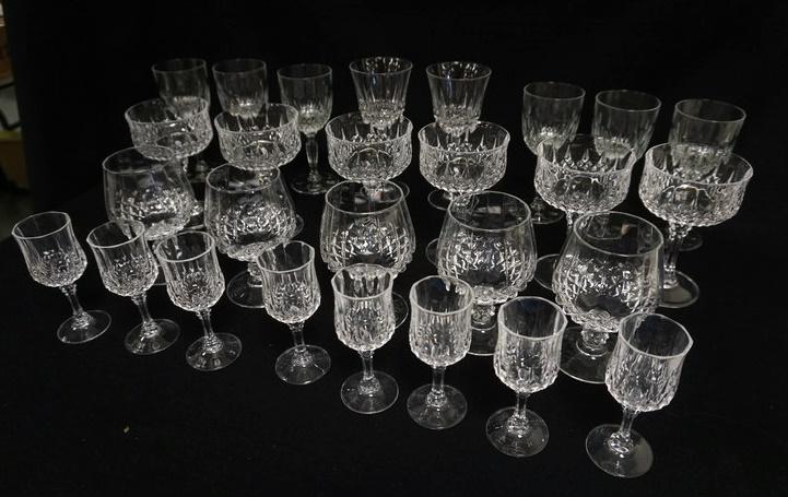 CRYSTAL STEMWARE: LOT OF FOOTED CRYSTAL STEMWARE, 27 PIECES, LARGEST APPROXIMATELY 7 IN