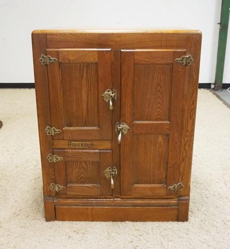 OAK FROST KING 3 DOOR ICE CHEST (1 of 4)