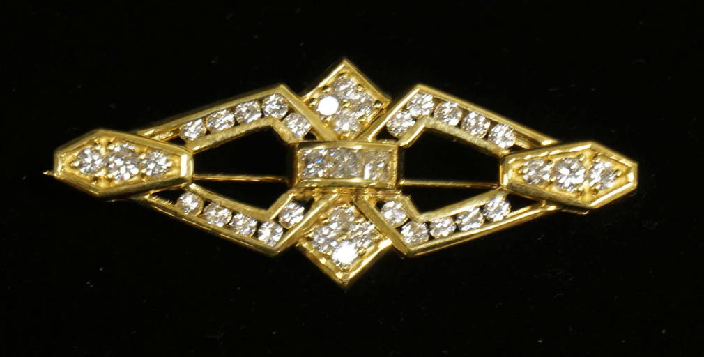 18K GOLD & DIAMOND BROOCH PIN (1183) on Dec 30, 2022 Dennis Auction