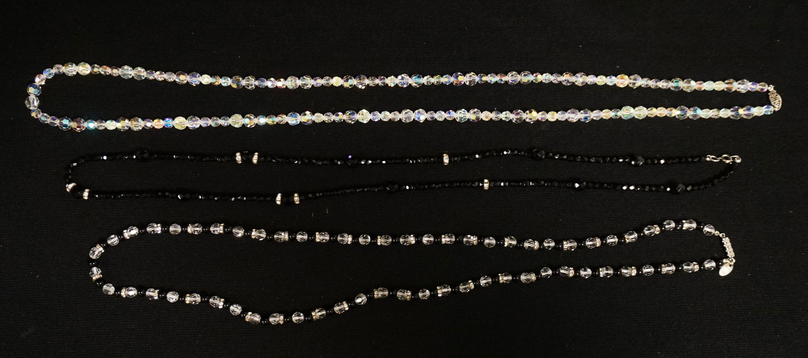 3 COSTUME BEADED NECKLACES (1 of 3)