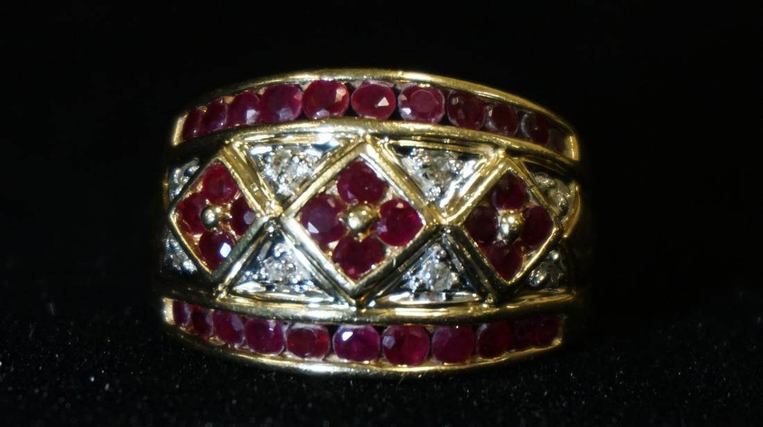 BEAUTIFUL 14KT YELLOW GOLD RING (1 of 3)