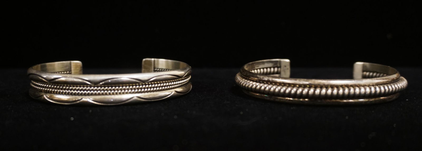 2 STERLING SILVER CUFF BRACELETS: 2 STERLING SILVER CUFF BRACELETS, 2.54 OZT