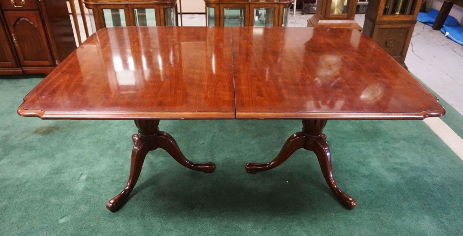 QUEEN ANNE STYLE CHERRY DINING TABLE (1 of 3)