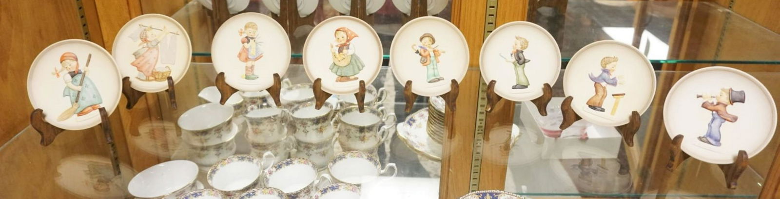 8 HUMMEL HAND PAINTED PLATES (1 of 4)