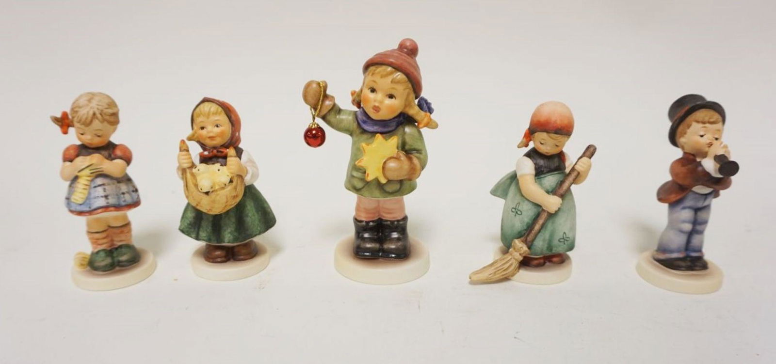 5 GOEBEL HUMMEL FIGURINES (1 of 2)