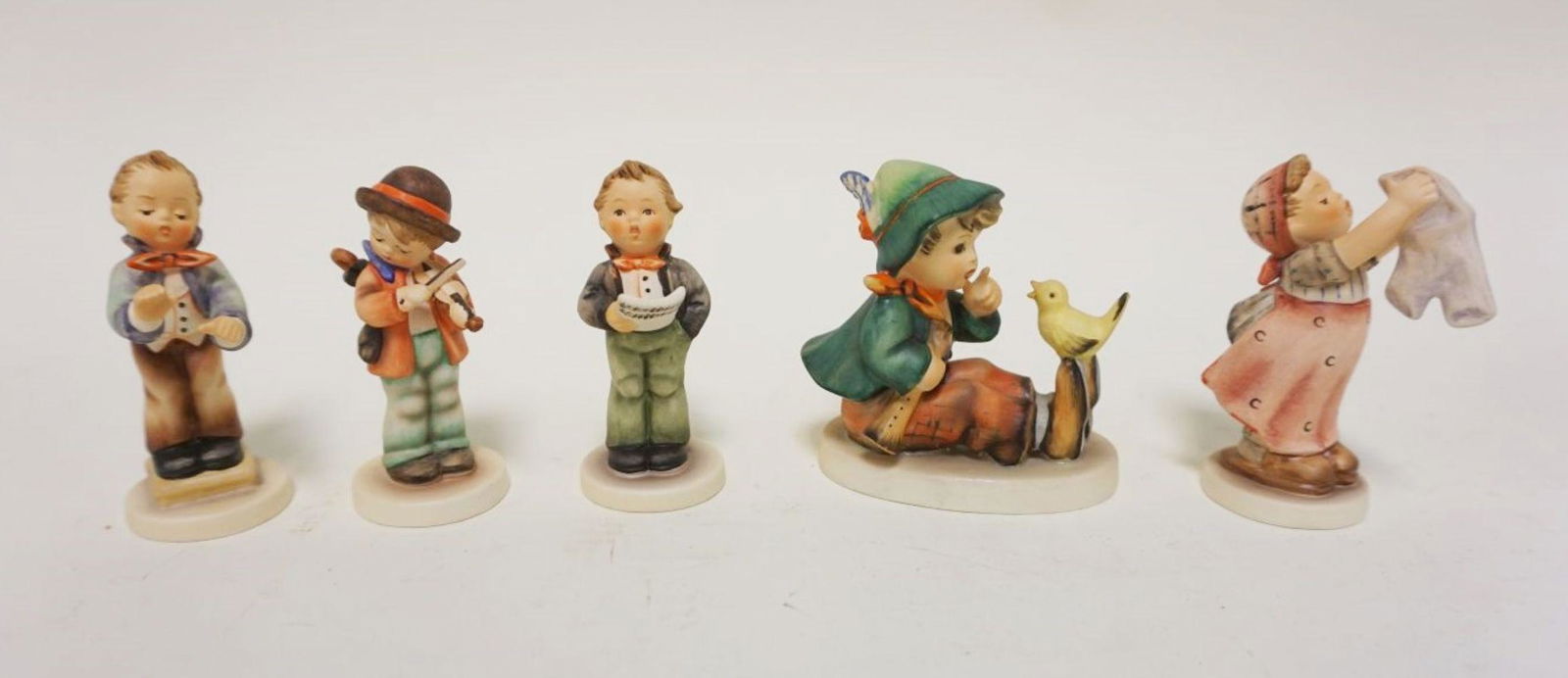 5 GOEBEL HUMMEL FIGURINES (1 of 2)