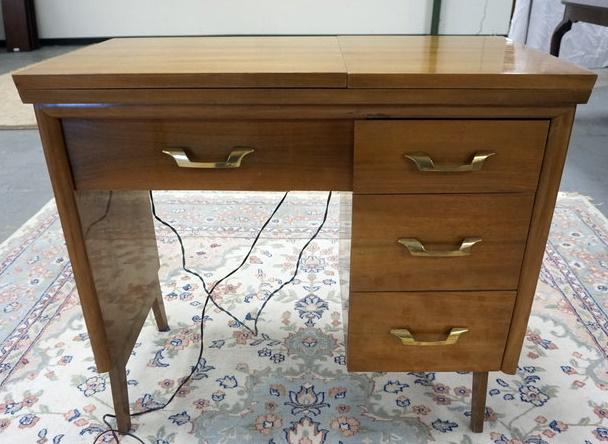 BROTHER SEWING MACHINE IN MCM STAND (1 of 4)