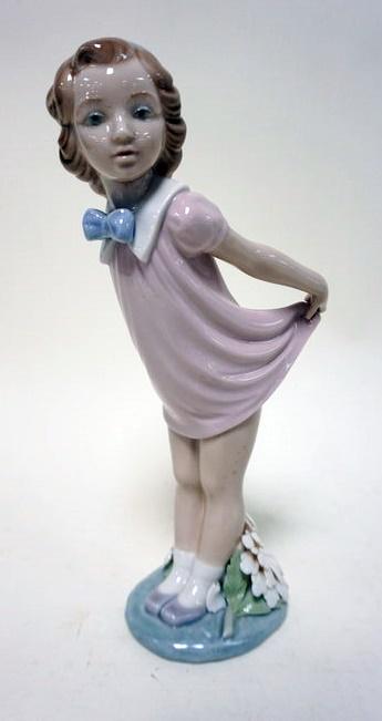 LLADRO FIGURE OF YOUNG GIRL (1 of 3)