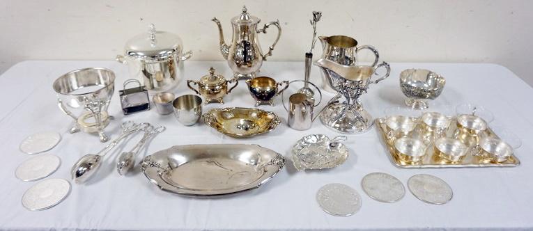 LOT OF ASSORTED SILVER PLATE ITEMS (1 of 3)