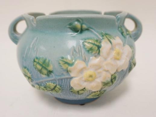 ROSEVILLE WHITE ROSE DOUBLE HANDLED POT (1 of 2)