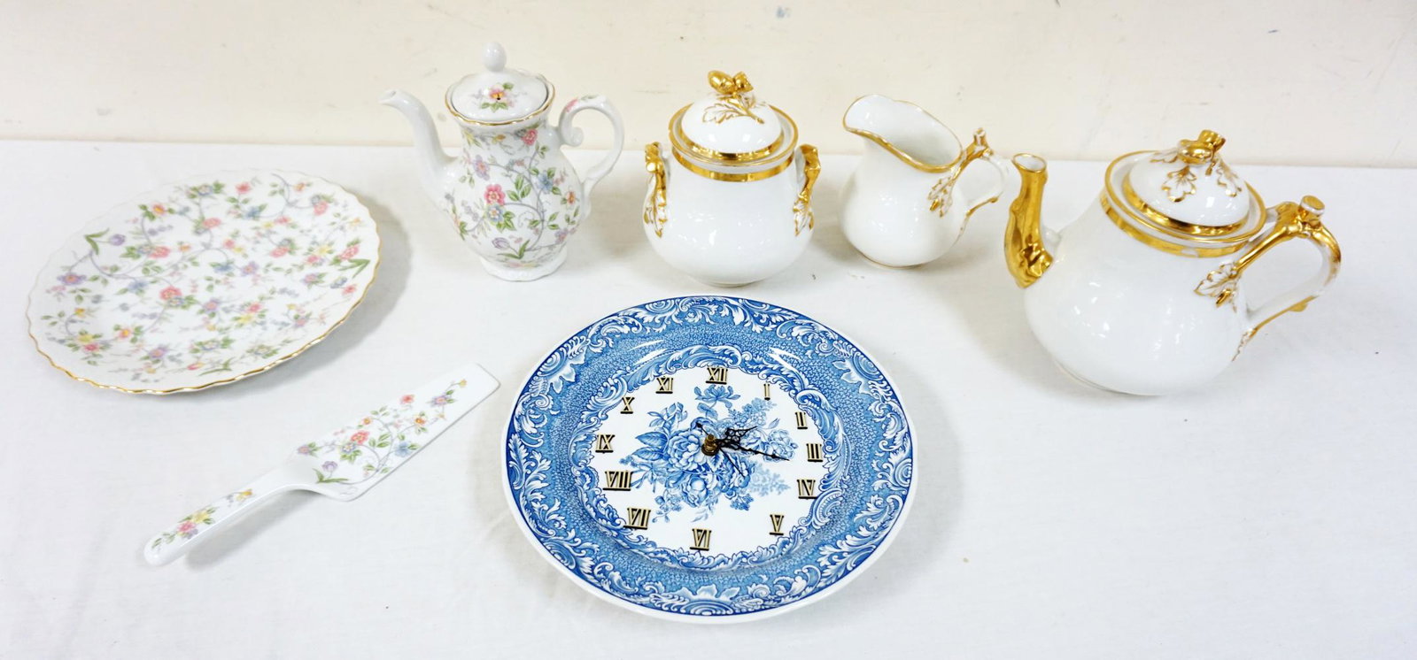 LOT OF ASSORTED CHINA: LOT OF ASSORTED CHINA INCLUDING ANDREA & SPODE PLATE CLOCK