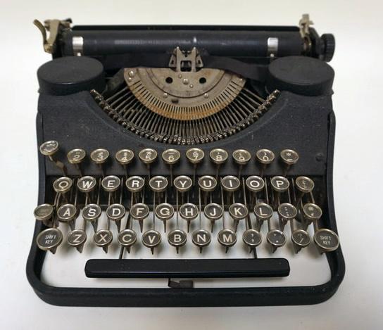 ANTIQUE DESK TOP UNDERWOOD TYPEWRITER: ANTIQUE DESK TOP *UNDERWOOD* TYPEWRITER