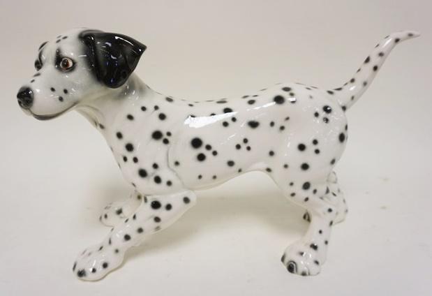 GOEBEL DALMATION DOG FIGURINE: GOEBEL DALMATION DOG FIGURINE APPROXIMATELY 10 IN X 16