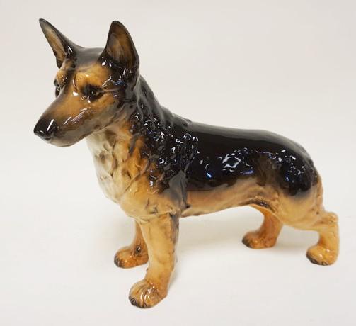 GOEBEL GERMAN SHEPHERD DOG FIGURINE: GOEBEL GERMAN SHEPHERD DOG FIGURINE APPROXIMATELY 11 IN X 16