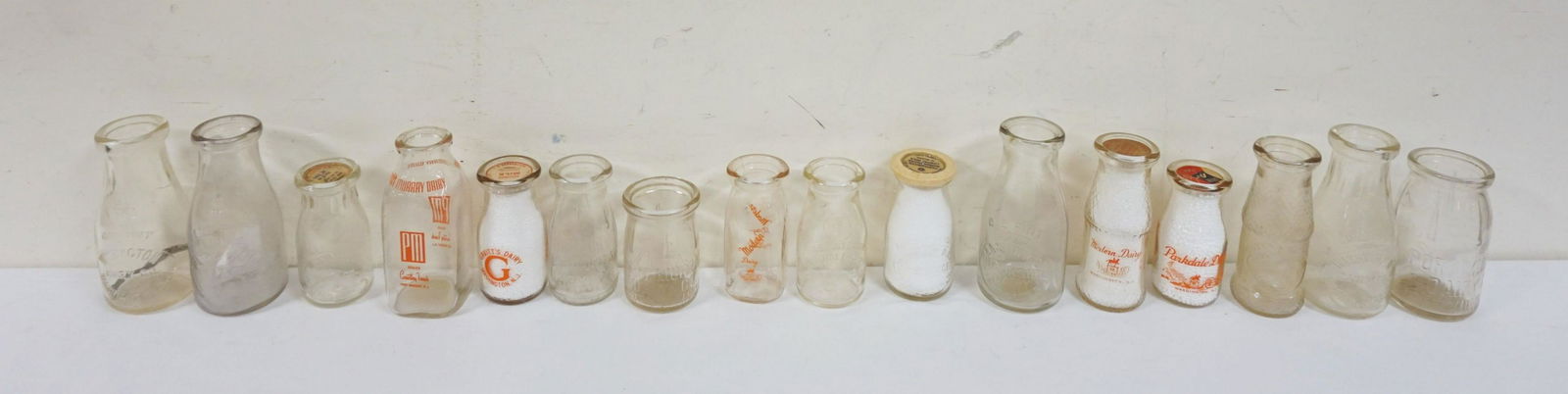 ANTIQUE MILK BOTTLES LOT OF 17 (1 of 6)
