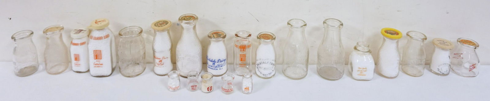 ANTIQUE MILK BOTTLES LOT OF 22 (1 of 6)