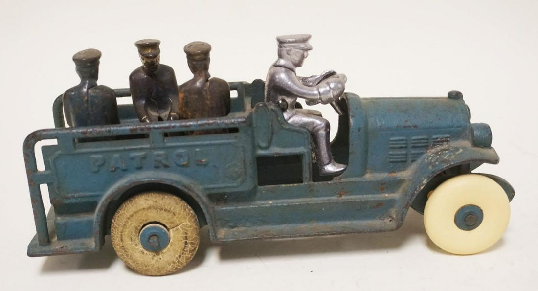 ANTIQUE CAST IRON KENTON TOYS PATROL TRUCK (1 of 6)