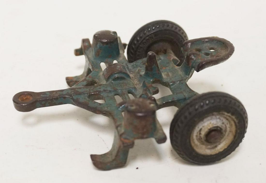 ANTIQUE CAST IRON ARCADE TOY TRACTOR DISC (1 of 3)