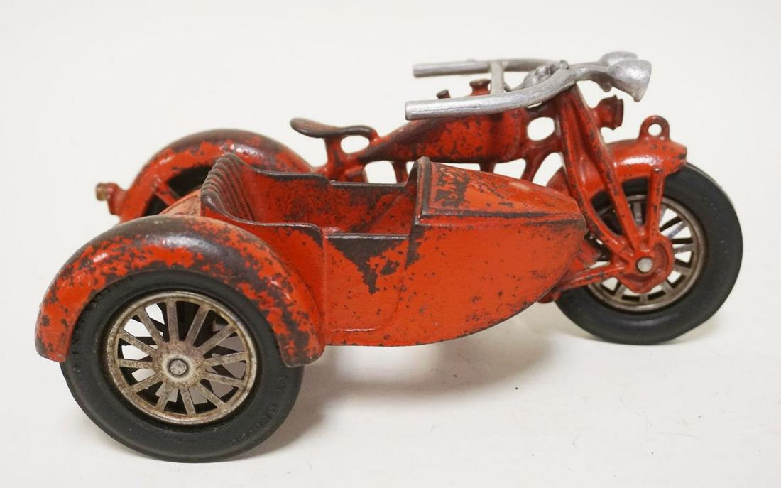 ANTIQUE CAST IRON HUBLEY TOY MOTORCYCLE (1 of 4)