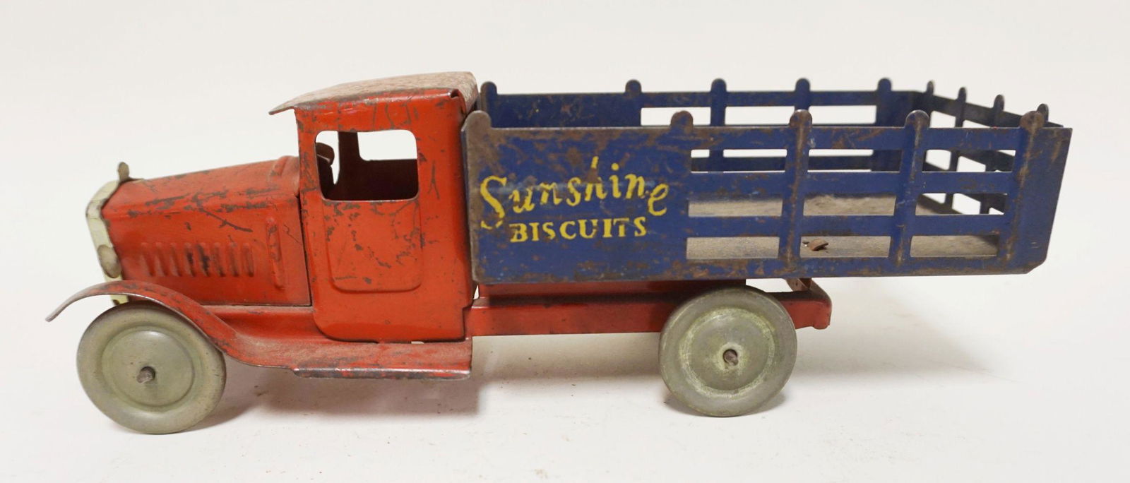 ANTIQUE PRESSED STEEL SUNSHINE BISCUIT TRUCK (1 of 4)