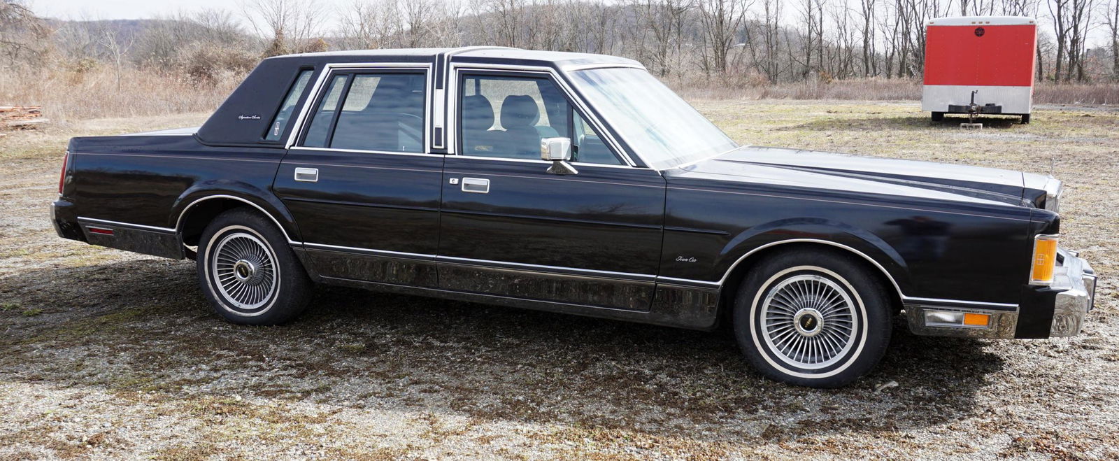 1989 LINCOLN TOWN CAR: 1989 LINCOLN TOWN CAR 4 DOOR SIGNATURE SEREIS, 1LNBM82F8KY794226, 64,660 MILES, NOT RUNNING, HAS TITLE