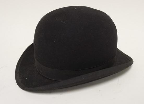 ANTIQUE MENS DERBY HAT, SHIELDS: ANTIQUE MENS DERBY HAT, SHIELDS